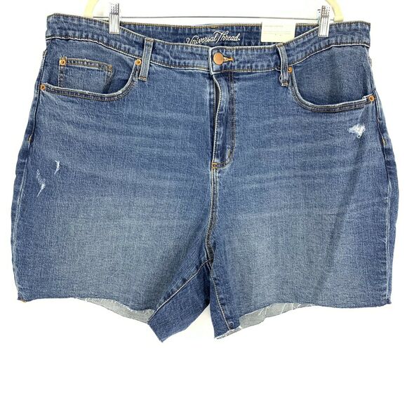 Universal Thread Boyfriend Shorts Women’s Size 22W Medium Wash - Picture 2 of 8